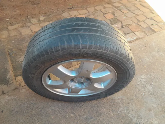    Roda Liga Leve Aro 15 + Pneu Goodyear 195/65 R15
