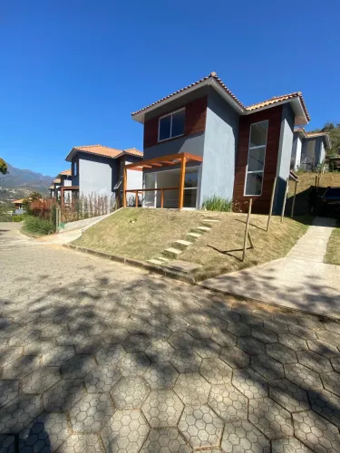 Casas duplex à venda com 144m² e 176m² em Itaipava, Petrópolis/RJ