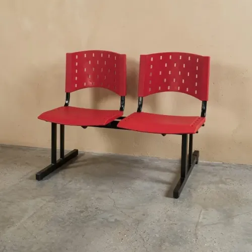 Longarina Plástica 2 Lugares Vermelha Conforto Recepção 33077