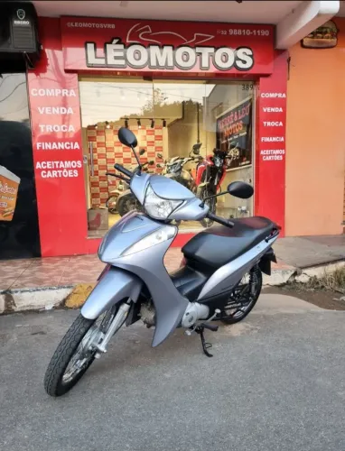 SERRÊ E LÉO MOTOS BIZ 125 PARTIDA ELÉTRICA E COM 9MIL KM RODADOS