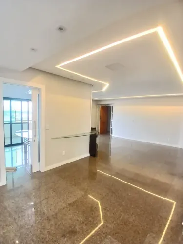 VIEIRALVES. COND. CASA BLANCA, APTO COM 188m², 4 QUARTOS SENDO 3 SUITES, SALA PARA 2 AMBIE