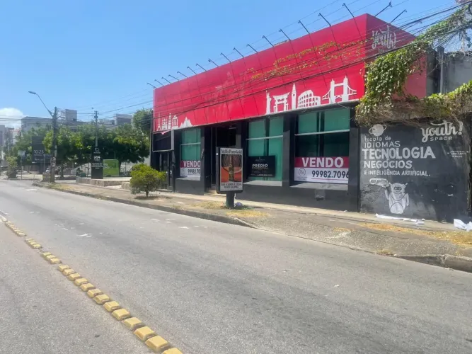 Predio na Av Bezerra de Meneses, em frente ao North Shopping