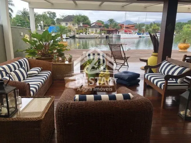 Linda casa de canal no condomínio Bracuhy - Angra dos Reis