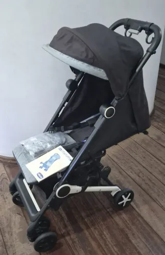 Carrinho de bebê Chicco minima muito conservado.