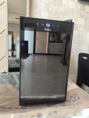 Adega de Vinhos Philco 8 Garrafas - Pouquíssimo Uso