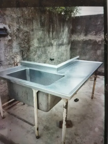 Pia de inox com base galvanizada