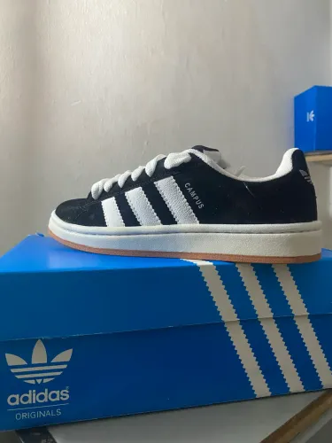 Tênis adidas campus