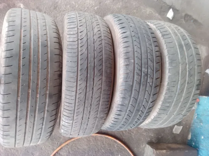 Vende-se um jogo de pneu aro 15 perfil 195/65 R15 350 para levar os quatro