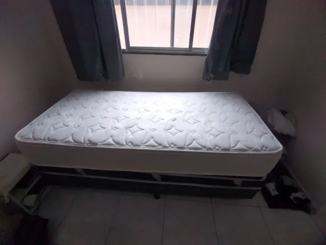 Cama box + colchão inducol solteiro, molas ensacadas com apenas 2 meses de uso. Não entreg