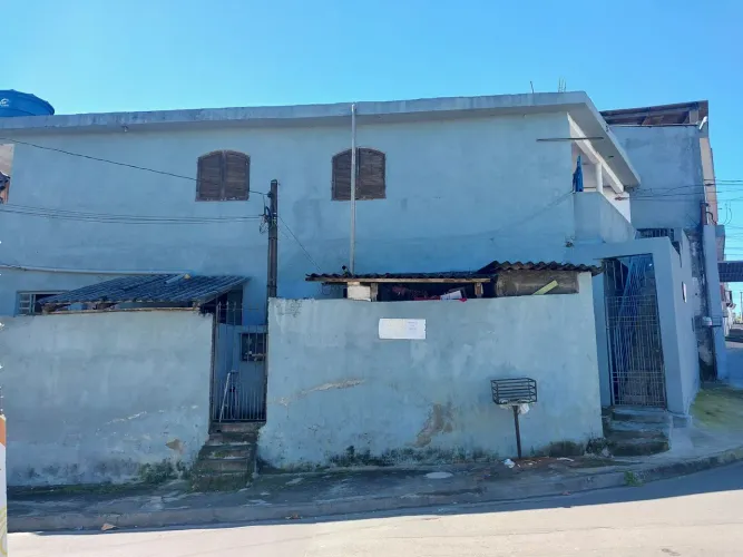 Vende-se este sobrado