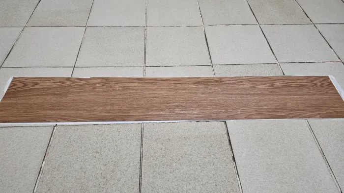 Piso vinílico autocolante impermeável 76 peças(10,5m²)