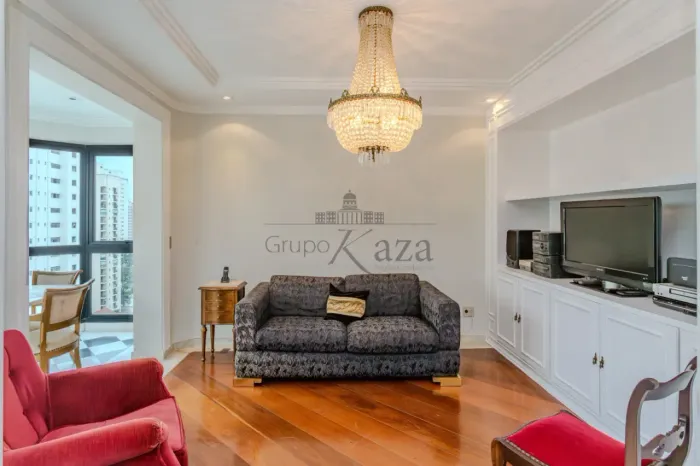 Cobertura Duplex - Moema - 4 Suítes - 360m².