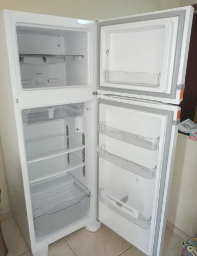 Geladeira (DOAÇÃO) CHAMAR ZAP