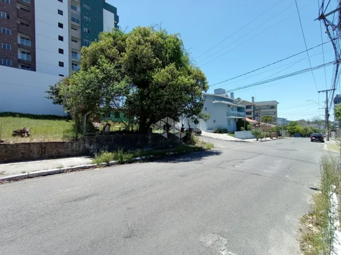 Terreno à venda no bairro Nonoai em Santa Maria.