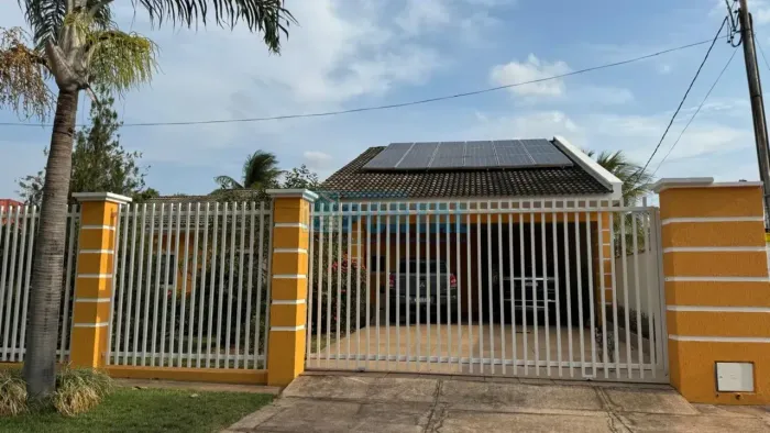 CASA À VENDA - CENTRO II - Água boa - MT