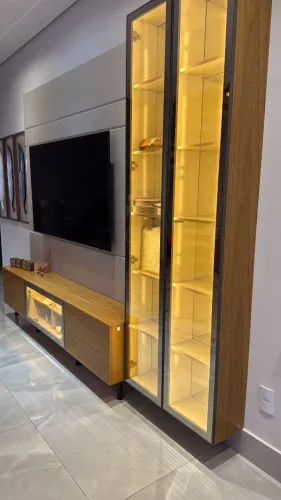 Rack com cristaleira e porta reflecta