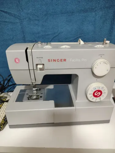 Máquina de costura Singer 4423