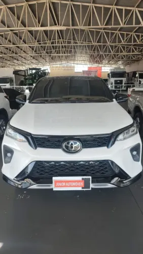 Toyota Hilux SW4 Diamond 2.8 TB 4X4 Die. Aut. 2025