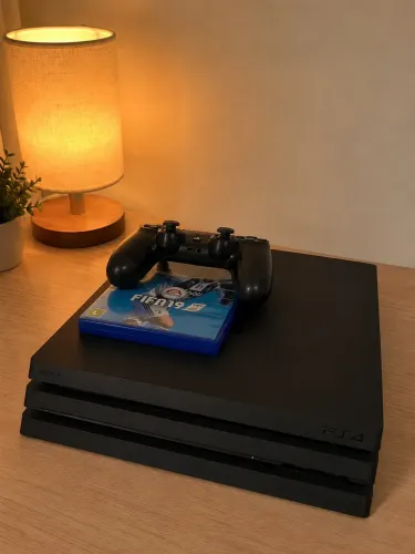 PS4 PRO 4K 1TB | Controle original e FIFA 19