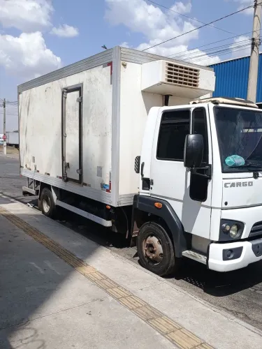Cargo 1119-2014/15 baú refrigerado com serviço. 245.000,00