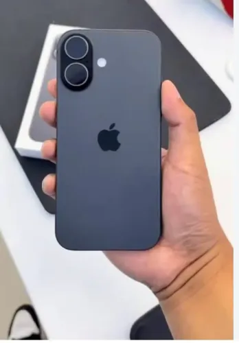 iPhone 17 256GB na cor Preta, em perfeito estado, sem nenhum risco ou marca de uso