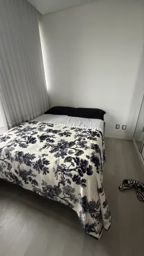 CAMA BOX CASAL COM BAÚ E DUAS MESAS DE CABECEIRA