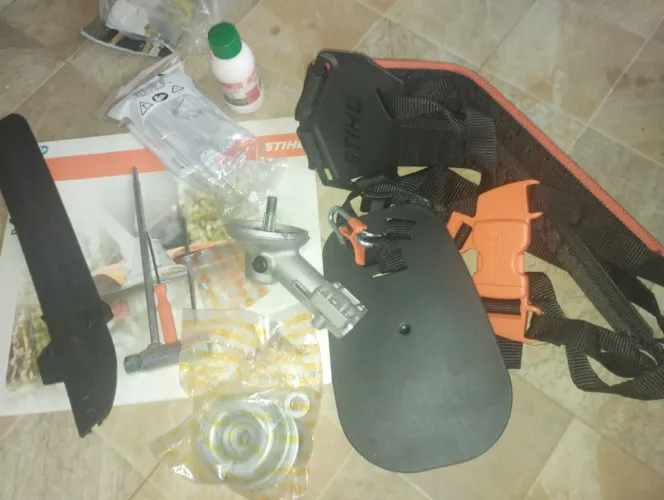 Vendo roçadeira marca Stihl nova nunca usada com nota fiscal 