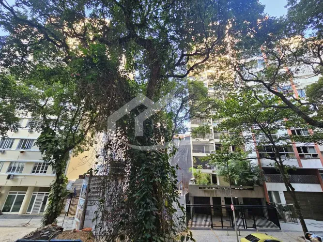 Esplêndido apartamento luxuoso, reformado e muito bem localizado em rua nobre do posto 6
