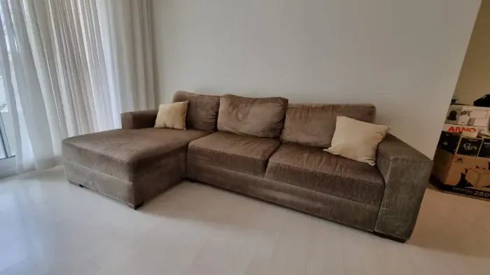 Sofá com chaise