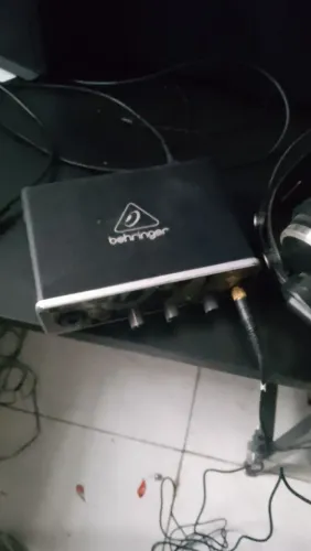 Interface de som Behringer umc22 uphoria perfeito Estado 