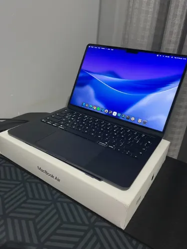 Apple Macbook Air 13.6" Chip M5 512GB SSD 16GB Ram - Midnight