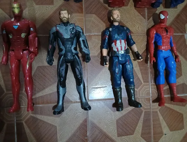 Bonecos marvel