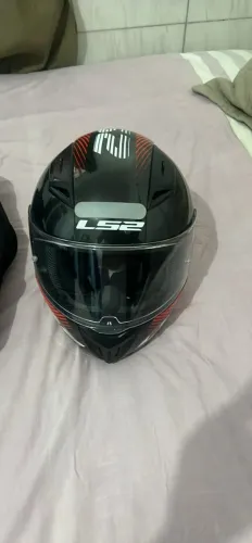 Capacete e jaqueta luva