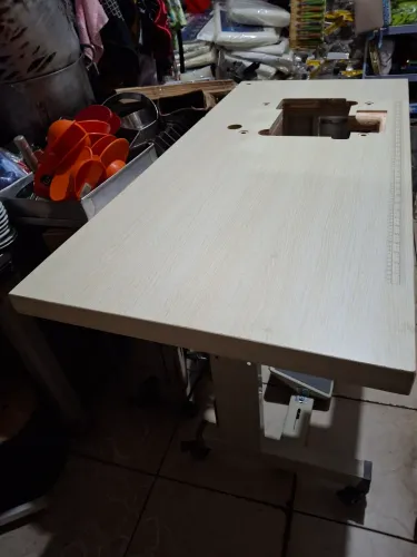 MESA PARA MÁQUINA DE COSTURA OVERLOK 