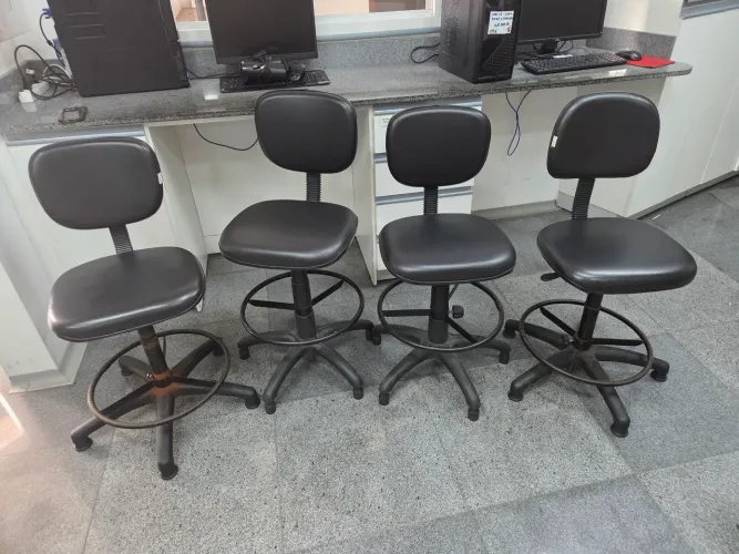 Cadeiras altas