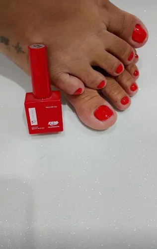 Manicure com experiência.