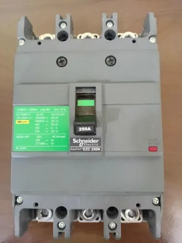 Disjuntor Tripolar 250A Schnneider 