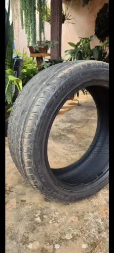 Pneu 215/45/17 tá 80%