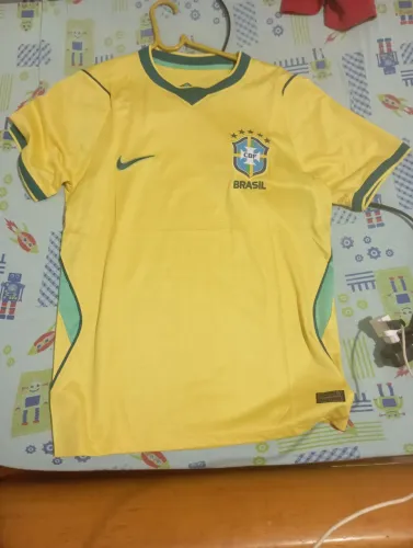 Vende-se camisa do Brasil 2026. Tamanho M
