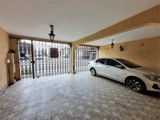 Sobrado à venda com 3 quartos, sendo 1 suíte, em Jardim Ester Yolanda, São Paulo - SP