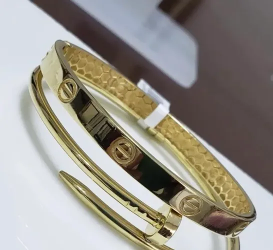 Bracelete love Cartier, ouro 18 quilates