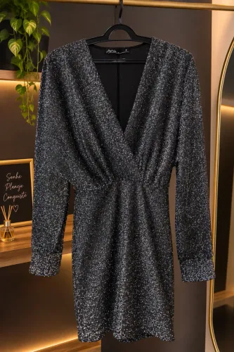 Vestido preto com brilho prateado (Renner)