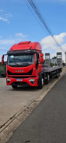 Caminhão Iveco 8x2 Prancha Fixa