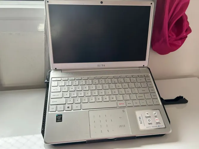 Notebook ULTRA, com memória RAM 8GB, e tela de 14,1 HD