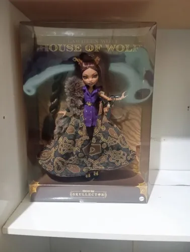 Clawdeen Hause of wolf 