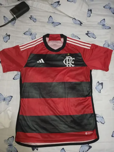 Três Camisas oficiais do Flamengo