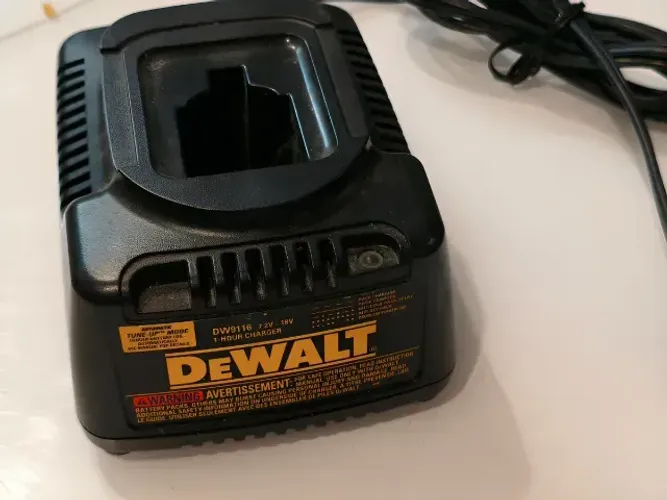 Carregador Bateria Original Dewalt Dc9116 127v 7,2 18v usado funcionando perfeitamente