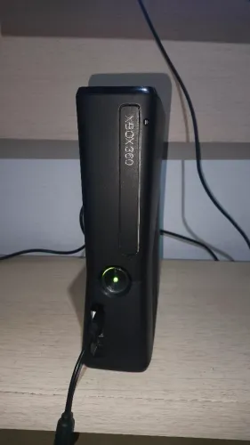 Vendo Xbox 360 com 2 Controles