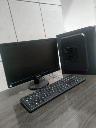 PC Completo Intel Core i5 + 16GB RAM + Monitor Philips - Pronto para Uso