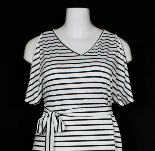 Vestido longo super midi feminino listrado branco e preto plus size shein -  Ref. 5178